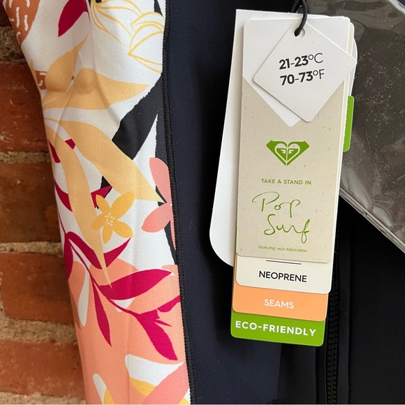 NWT Roxy Pop Surf swim neoprene zip top jacket size 12 black floral peach pink - Picture 4 of 5